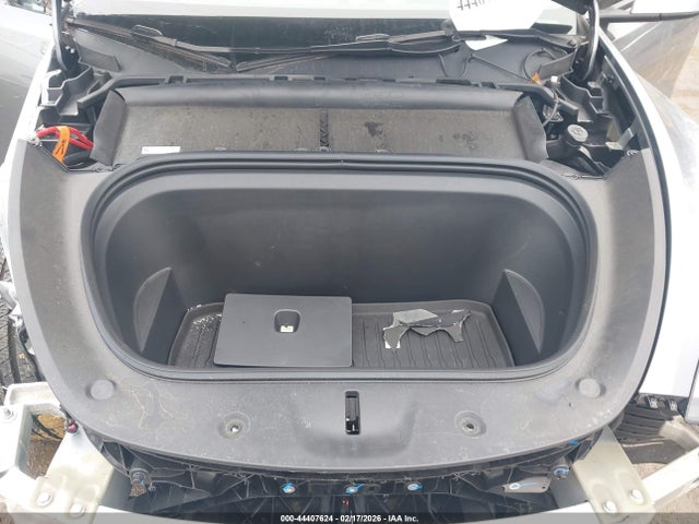 2024 Tesla Model Y Long Range Dual Motor All-wheel Drive მანქანა იყიდება აუქციონზე, vin: 7SAYGDEE1RF199748, აუქციონის ნომერი: 44407624