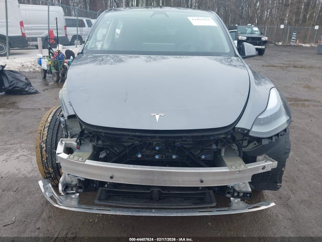 2024 Tesla Model Y Long Range Dual Motor All-wheel Drive მანქანა იყიდება აუქციონზე, vin: 7SAYGDEE1RF199748, აუქციონის ნომერი: 44407624