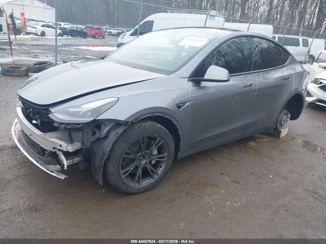 2024 Tesla Model Y Long Range Dual Motor All-wheel Drive მანქანა იყიდება აუქციონზე, vin: 7SAYGDEE1RF199748, აუქციონის ნომერი: 44407624