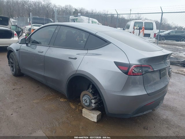 2024 Tesla Model Y Long Range Dual Motor All-wheel Drive მანქანა იყიდება აუქციონზე, vin: 7SAYGDEE1RF199748, აუქციონის ნომერი: 44407624