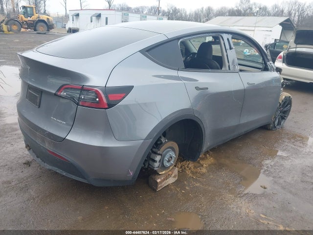 2024 Tesla Model Y Long Range Dual Motor All-wheel Drive მანქანა იყიდება აუქციონზე, vin: 7SAYGDEE1RF199748, აუქციონის ნომერი: 44407624