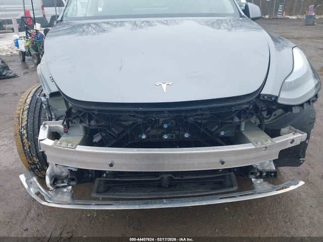 2024 Tesla Model Y Long Range Dual Motor All-wheel Drive მანქანა იყიდება აუქციონზე, vin: 7SAYGDEE1RF199748, აუქციონის ნომერი: 44407624