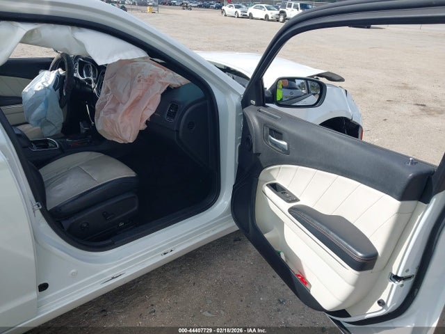 Продажа на аукционе авто 2015 Dodge Charger Sxt, vin: 2C3CDXHG2FH725622, номер лота: 44407729