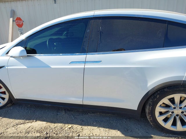Продаж на аукціоні авто 2017 Tesla Model X P100d, vin: 5YJXCBE49HF051720, номер лоту: 44408036