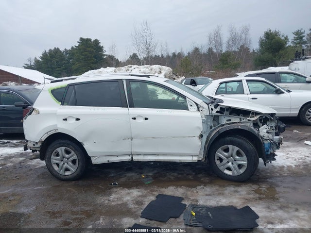 Toyota RAV4 LE 2015 JTMBFREV1FJ041630 Image 14