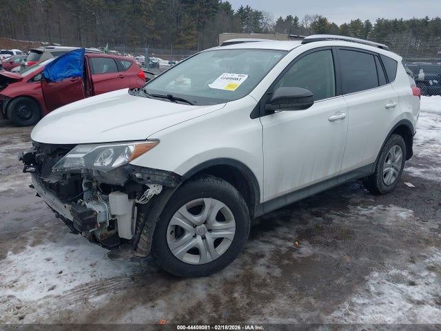 Toyota RAV4 LE 2015 JTMBFREV1FJ041630 Image 2