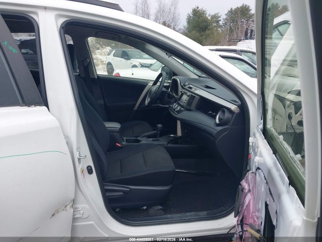 Toyota RAV4 LE 2015 JTMBFREV1FJ041630 Image 5