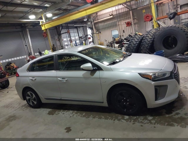 KMHC75LC2HU056422 Hyundai Ioniq Hybrid Sel