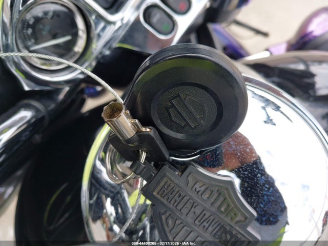 2010 HARLEY-DAVIDSON FLHTK 1HD1KEM17AB609248 Photo 10