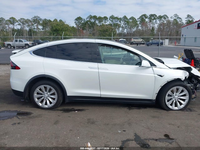 Tesla MODEL X 2017 5YJXCDE26HF065732 Image 13