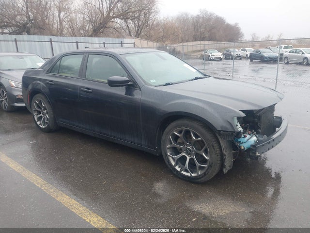 2016 CHRYSLER 300 2C3CCABG3GH135391