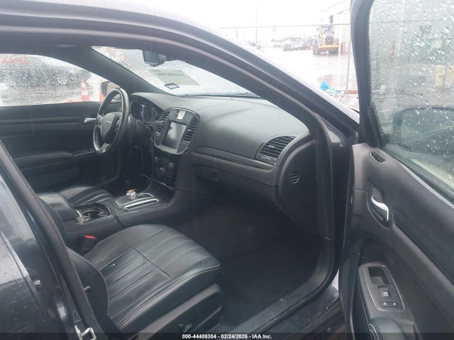 2016 CHRYSLER 300 2C3CCABG3GH135391 Photo 4