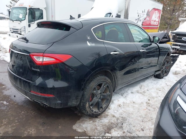 2017 MASERATI LEVANTE ZN661YUL5HX234341 Photo 3