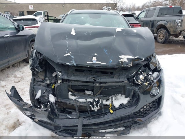 2017 MASERATI LEVANTE ZN661YUL5HX234341 Photo 5