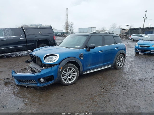 Mini Countryman Cooper 2017 WMZYV5C35H3E02679 Image 2