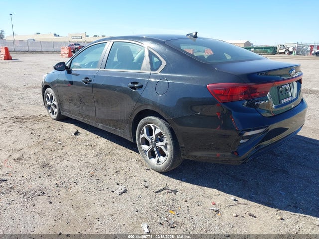 3KPF24AD4ME363086 KIA Forte Lxs