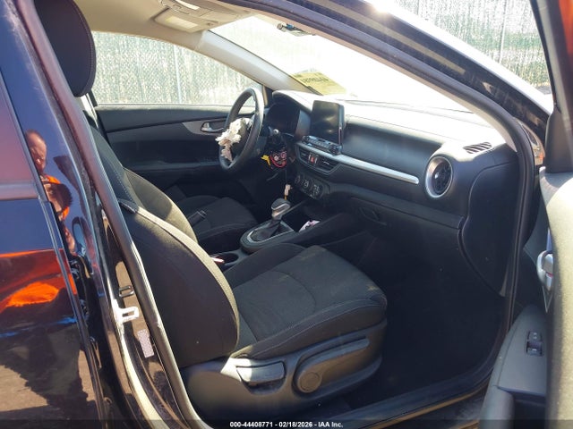 3KPF24AD4ME363086 KIA Forte Lxs