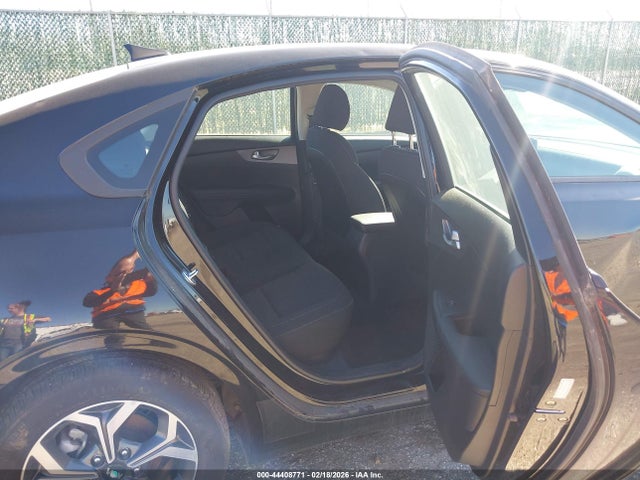 3KPF24AD4ME363086 KIA Forte Lxs