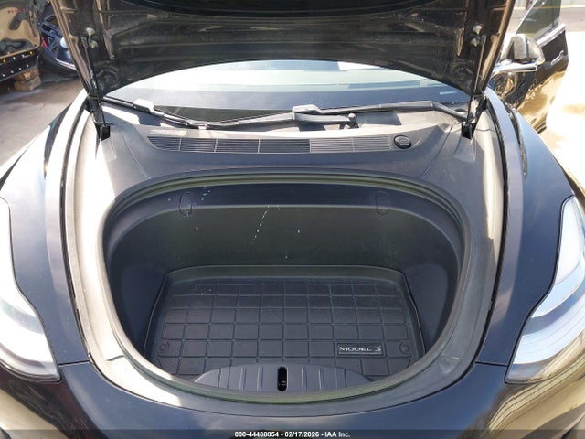 44408854 :رقم المزاد ، 5YJ3E1EB1JF072021 vin ، 2018 Tesla Model 3 Long Range/performance مزاد بيع
