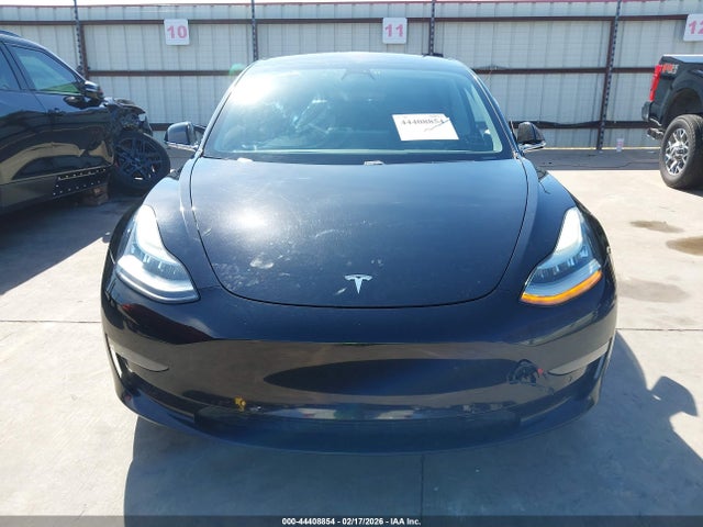 44408854 :رقم المزاد ، 5YJ3E1EB1JF072021 vin ، 2018 Tesla Model 3 Long Range/performance مزاد بيع