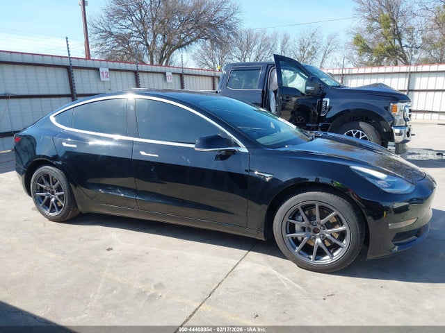 44408854 :رقم المزاد ، 5YJ3E1EB1JF072021 vin ، 2018 Tesla Model 3 Long Range/performance مزاد بيع
