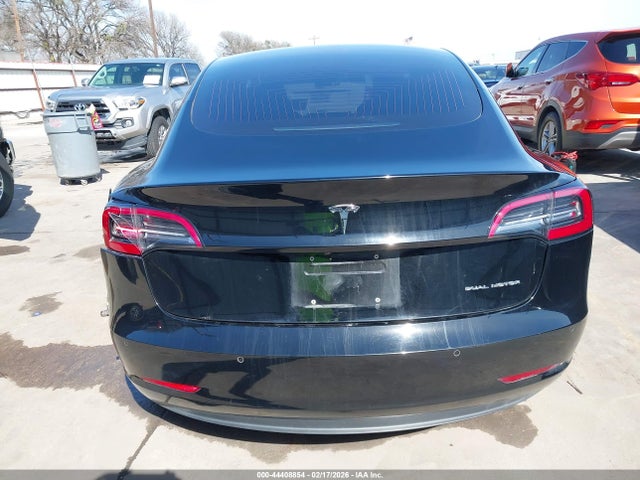 44408854 :رقم المزاد ، 5YJ3E1EB1JF072021 vin ، 2018 Tesla Model 3 Long Range/performance مزاد بيع