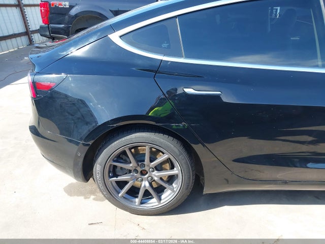 44408854 :رقم المزاد ، 5YJ3E1EB1JF072021 vin ، 2018 Tesla Model 3 Long Range/performance مزاد بيع