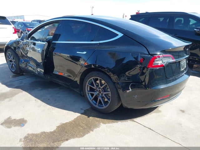 44408854 :رقم المزاد ، 5YJ3E1EB1JF072021 vin ، 2018 Tesla Model 3 Long Range/performance مزاد بيع