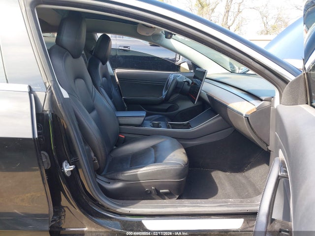 44408854 :رقم المزاد ، 5YJ3E1EB1JF072021 vin ، 2018 Tesla Model 3 Long Range/performance مزاد بيع