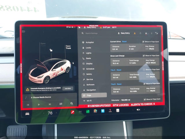 44408854 :رقم المزاد ، 5YJ3E1EB1JF072021 vin ، 2018 Tesla Model 3 Long Range/performance مزاد بيع