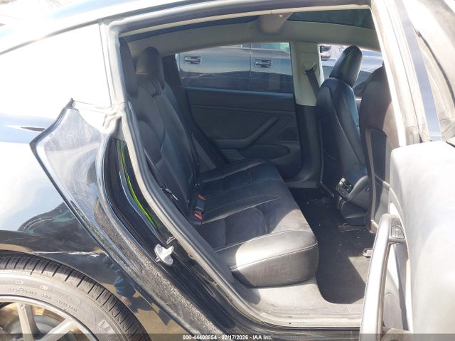44408854 :رقم المزاد ، 5YJ3E1EB1JF072021 vin ، 2018 Tesla Model 3 Long Range/performance مزاد بيع