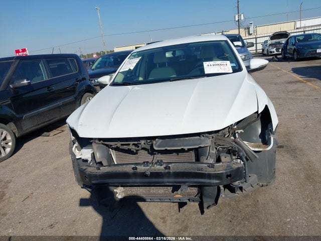 44408864 :رقم المزاد ، 1VWDT7A31HC000509 vin ، 2017 Volkswagen Passat 1.8t R-line مزاد بيع