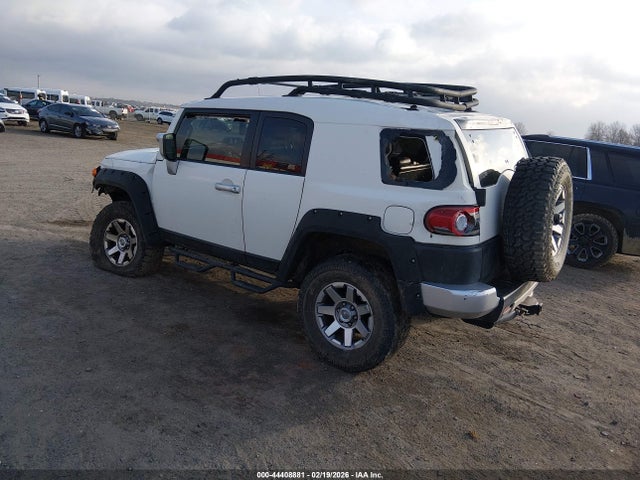 2014 TOYOTA FJ CRUISER JTEBU4BFXEK182190 Photo 2