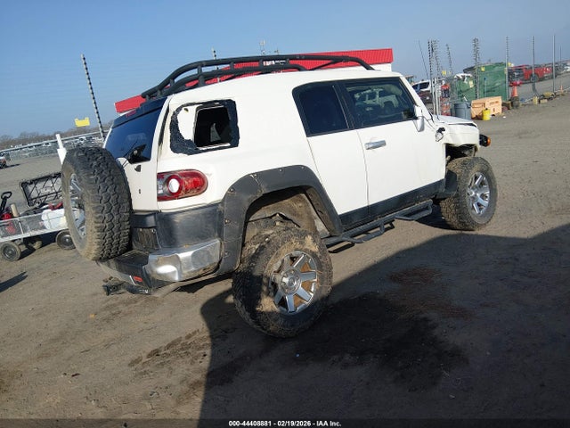 2014 TOYOTA FJ CRUISER JTEBU4BFXEK182190 Photo 3