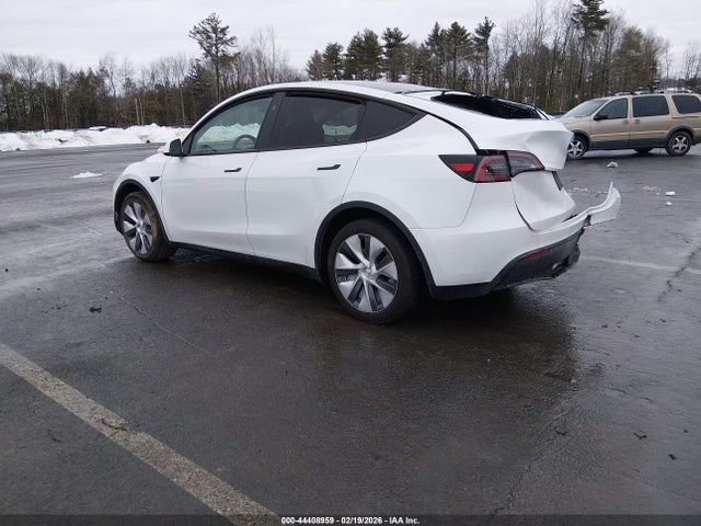 2024 TESLA MODEL Y 7SAYGDEEXRA250449 Photo 2