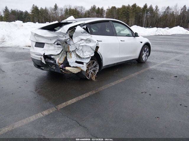 2024 TESLA MODEL Y 7SAYGDEEXRA250449 Photo 3
