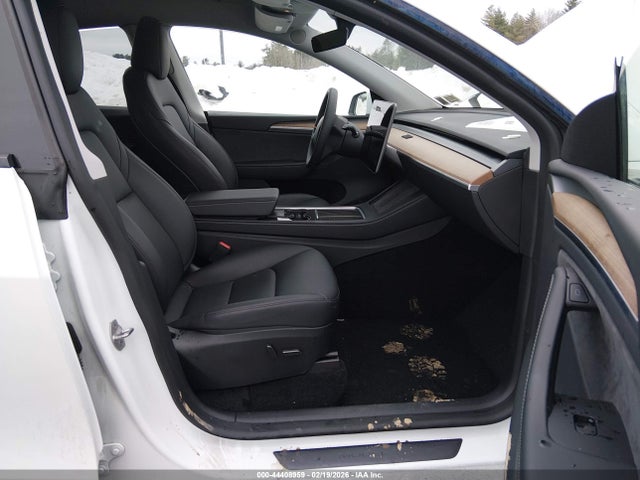 2024 TESLA MODEL Y 7SAYGDEEXRA250449 Photo 4