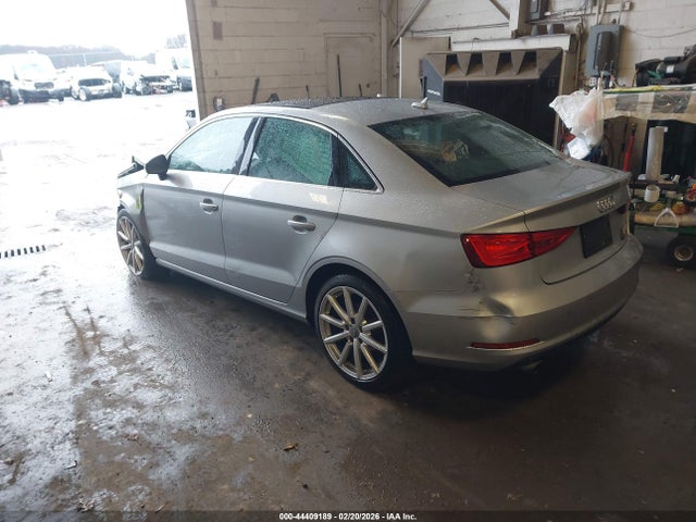 2015 AUDI A3 WAUEFGFF7F1033683 Photo 2