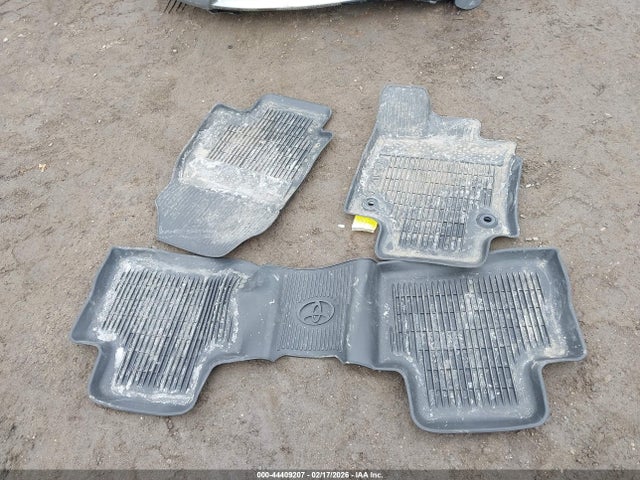 2T3A1RFV8SW613331 Toyota Rav4 Xle Premium