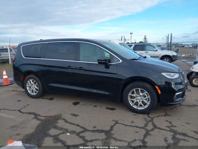 Chrysler Pacifica Select 2026 2C4RC1BG0TR175485 Image 13