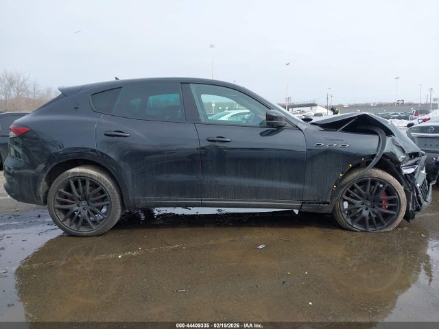 2022 Maserati Levante Modena მანქანა იყიდება აუქციონზე, vin: ZN661YUM8NX402266, აუქციონის ნომერი: 44409335