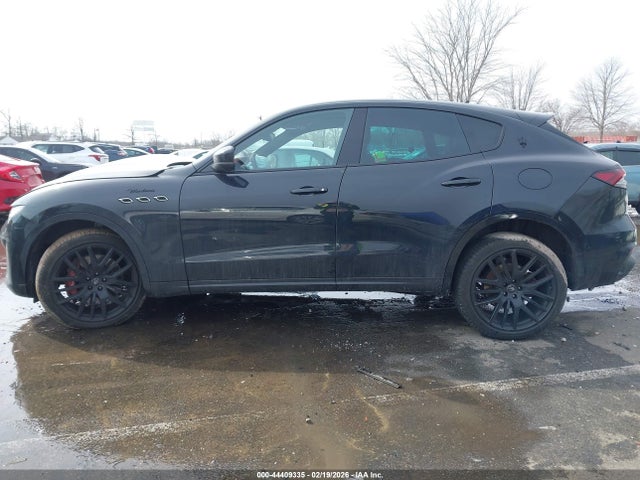 2022 Maserati Levante Modena მანქანა იყიდება აუქციონზე, vin: ZN661YUM8NX402266, აუქციონის ნომერი: 44409335