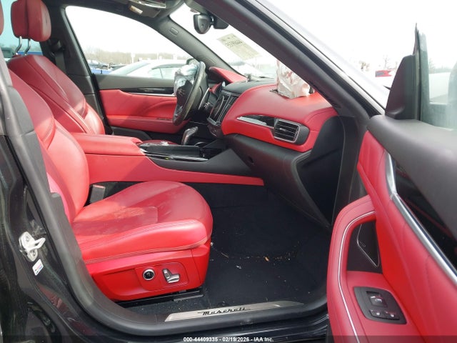 2022 Maserati Levante Modena მანქანა იყიდება აუქციონზე, vin: ZN661YUM8NX402266, აუქციონის ნომერი: 44409335