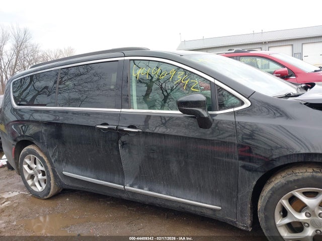 44409342 :رقم المزاد ، 2C4RC1BG1HR785113 vin ، 2017 Chrysler Pacifica Touring-l مزاد بيع
