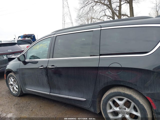 44409342 :رقم المزاد ، 2C4RC1BG1HR785113 vin ، 2017 Chrysler Pacifica Touring-l مزاد بيع