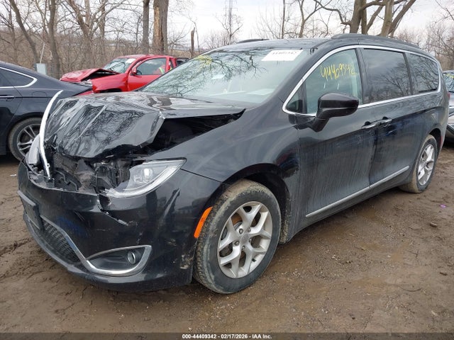 44409342 :رقم المزاد ، 2C4RC1BG1HR785113 vin ، 2017 Chrysler Pacifica Touring-l مزاد بيع