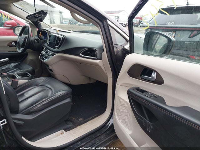 44409342 :رقم المزاد ، 2C4RC1BG1HR785113 vin ، 2017 Chrysler Pacifica Touring-l مزاد بيع