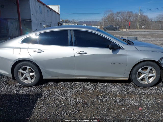 1G1ZC5ST4HF256968 Chevrolet Malibu 1fl