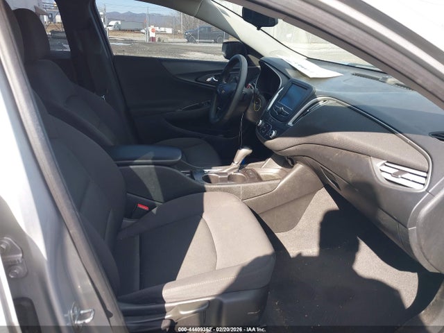 1G1ZC5ST4HF256968 Chevrolet Malibu 1fl