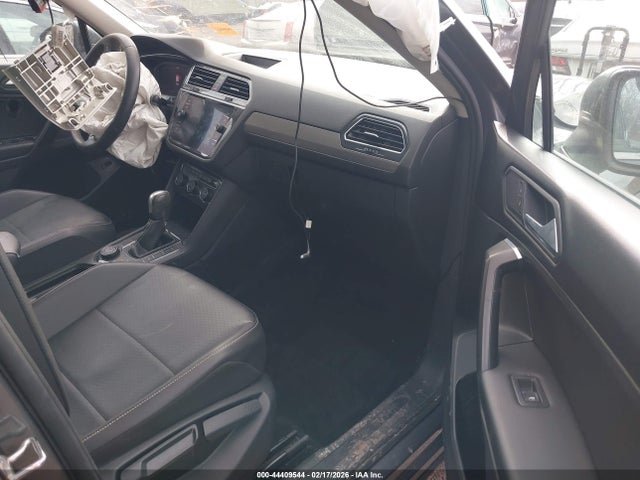 44409544 :رقم المزاد ، 3VV2B7AX4MM110397 vin ، 2021 Volkswagen Tiguan 2.0t Se/2.0t Se R-line Black/2.0t Sel مزاد بيع